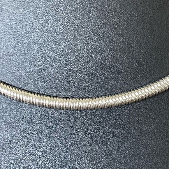 Liz Claiborne Silver Tone Collar Necklace 5.5” Drop 2” Extender Great Staple - Picture 3 of 5